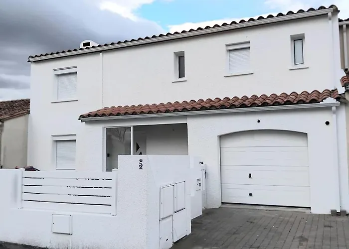 House With 5 Bedrooms And Hot Tub * Saint-Cyprien (Pyrenees-Orientales)