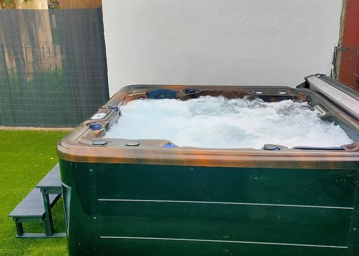 House With 5 Bedrooms And Hot Tub Apartamento
