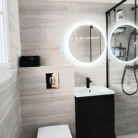 아파트 House With 5 Bedrooms And Hot Tub 생시프리앙