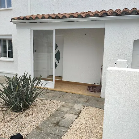 House With 5 Bedrooms And Hot Tub * 생시프리앙