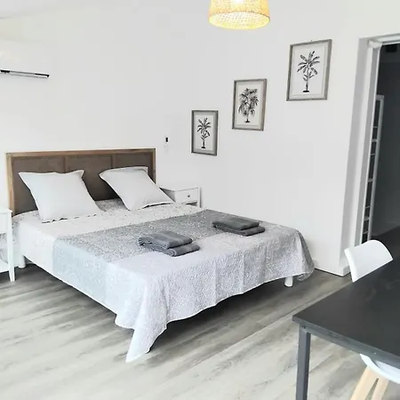 아파트 House With 5 Bedrooms And Hot Tub *