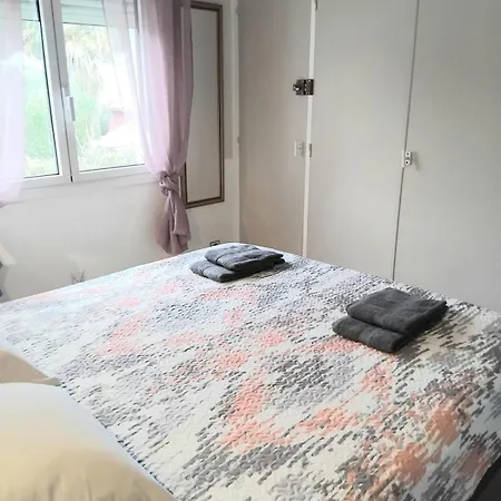 아파트 House With 5 Bedrooms And Hot Tub *