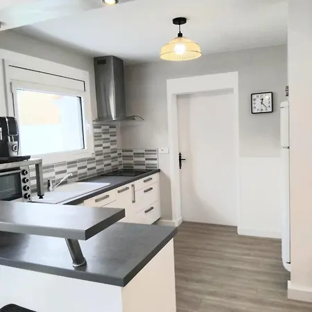 아파트 House With 5 Bedrooms And Hot Tub *