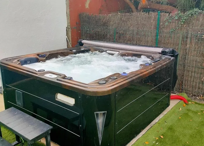 House With 5 Bedrooms And Hot Tub Daire *