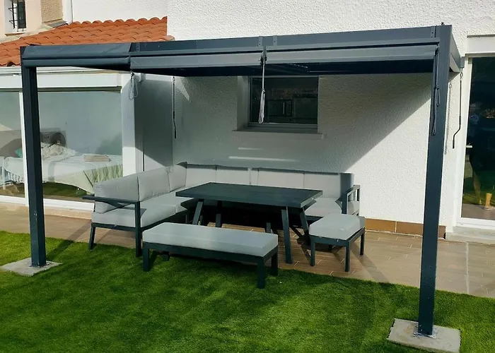 House With 5 Bedrooms And Hot Tub Daire