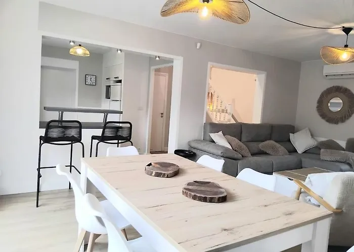 House With 5 Bedrooms And Hot Tub Daire *